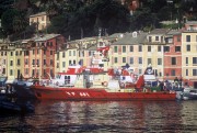 La Motobarca pompa VF 681 dei Vigili del Fuoco alla fonda nello specchio acqueo di Portofino durante la manifestazione